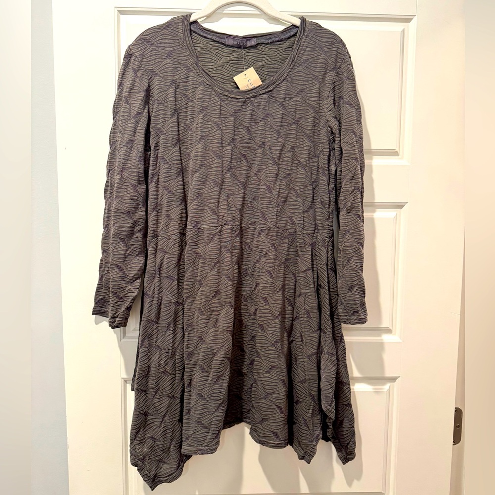 NWT CUT LOOSE L Gray Patterned Tunic